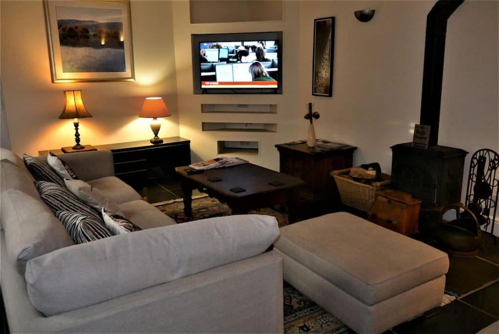 Hillfields Farm Barn - A Rural Equestrian Escape Apartment โคเวนทรี ภายนอก รูปภาพ
