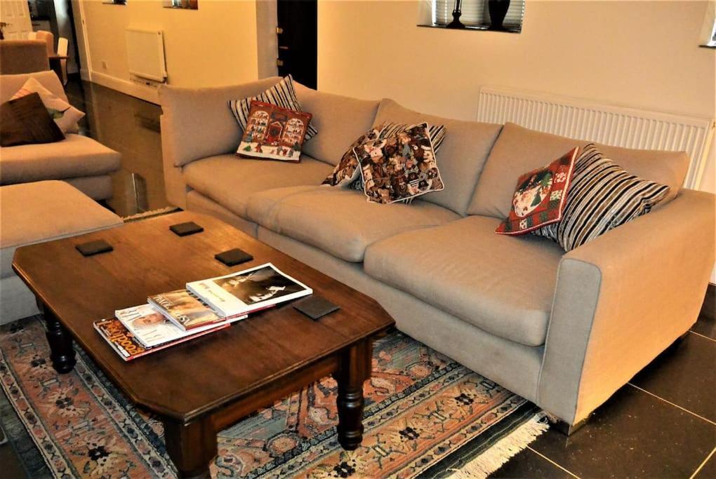 Hillfields Farm Barn - A Rural Equestrian Escape Apartment โคเวนทรี ภายนอก รูปภาพ