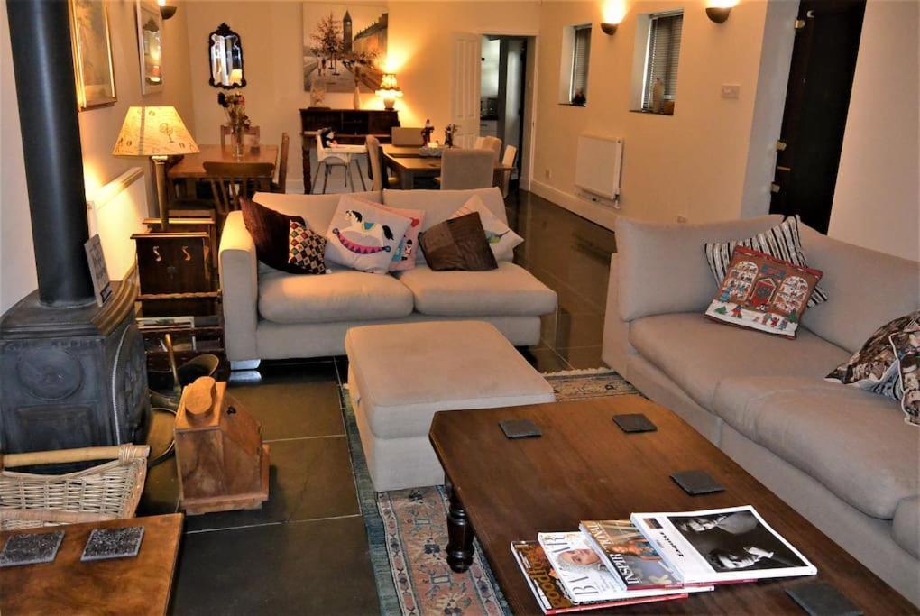 Hillfields Farm Barn - A Rural Equestrian Escape Apartment โคเวนทรี ภายนอก รูปภาพ