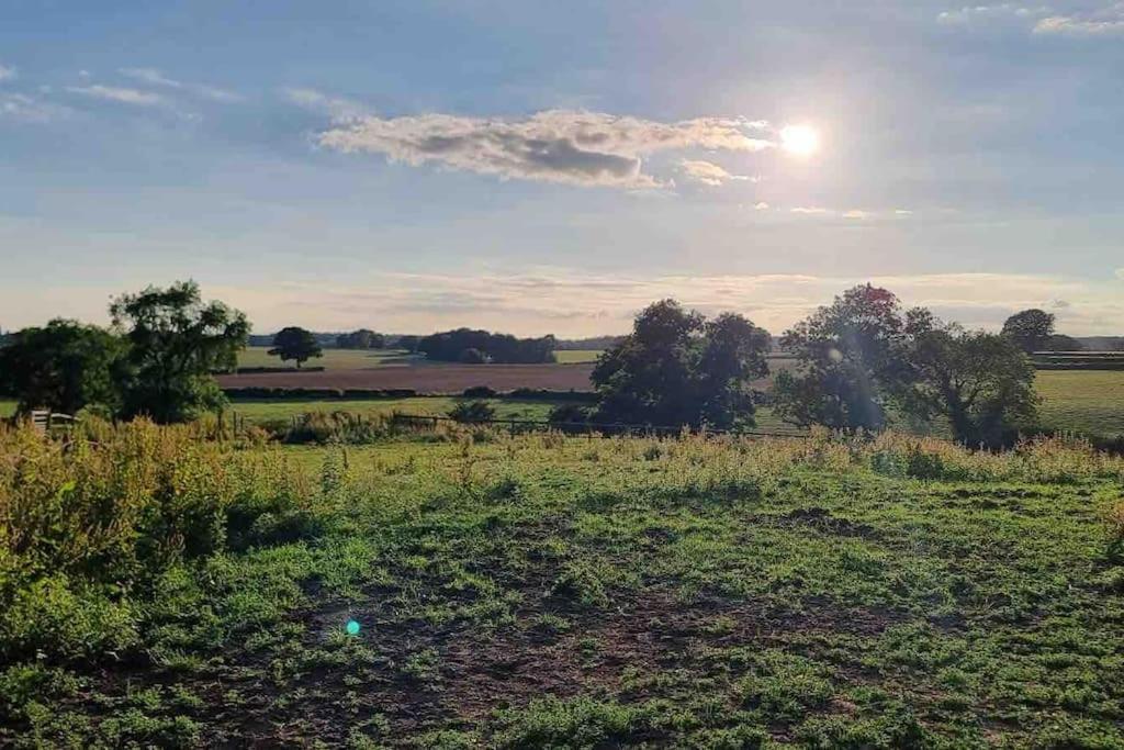Hillfields Farm Barn - A Rural Equestrian Escape Apartment โคเวนทรี ภายนอก รูปภาพ